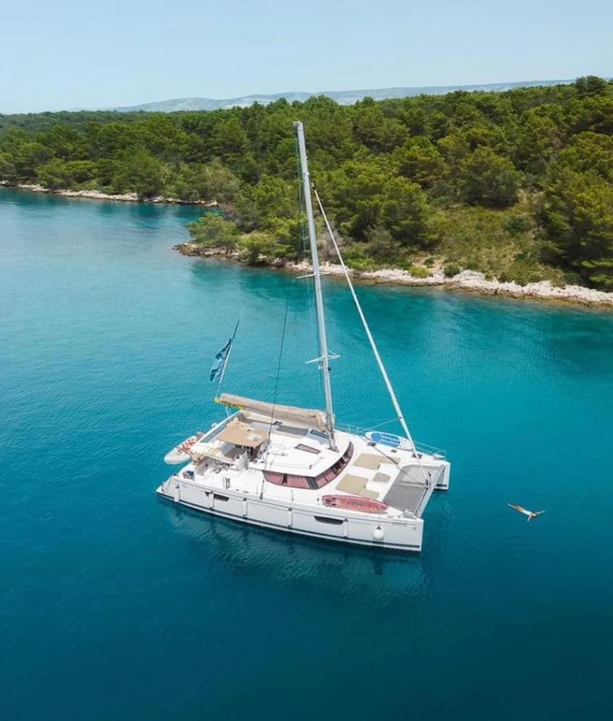 Catamarans Living